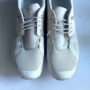 Brand New On Cloud men’s size 9 athletic Running shoes Cream off-white shoe